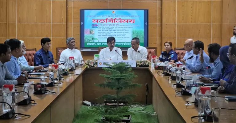 সরকারি কর্মকর্তাদের সঙ্গে মতবিনিময় সভা